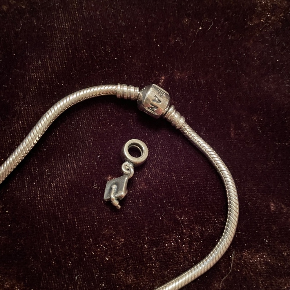 Pandora “Graduation cap”. Sterling